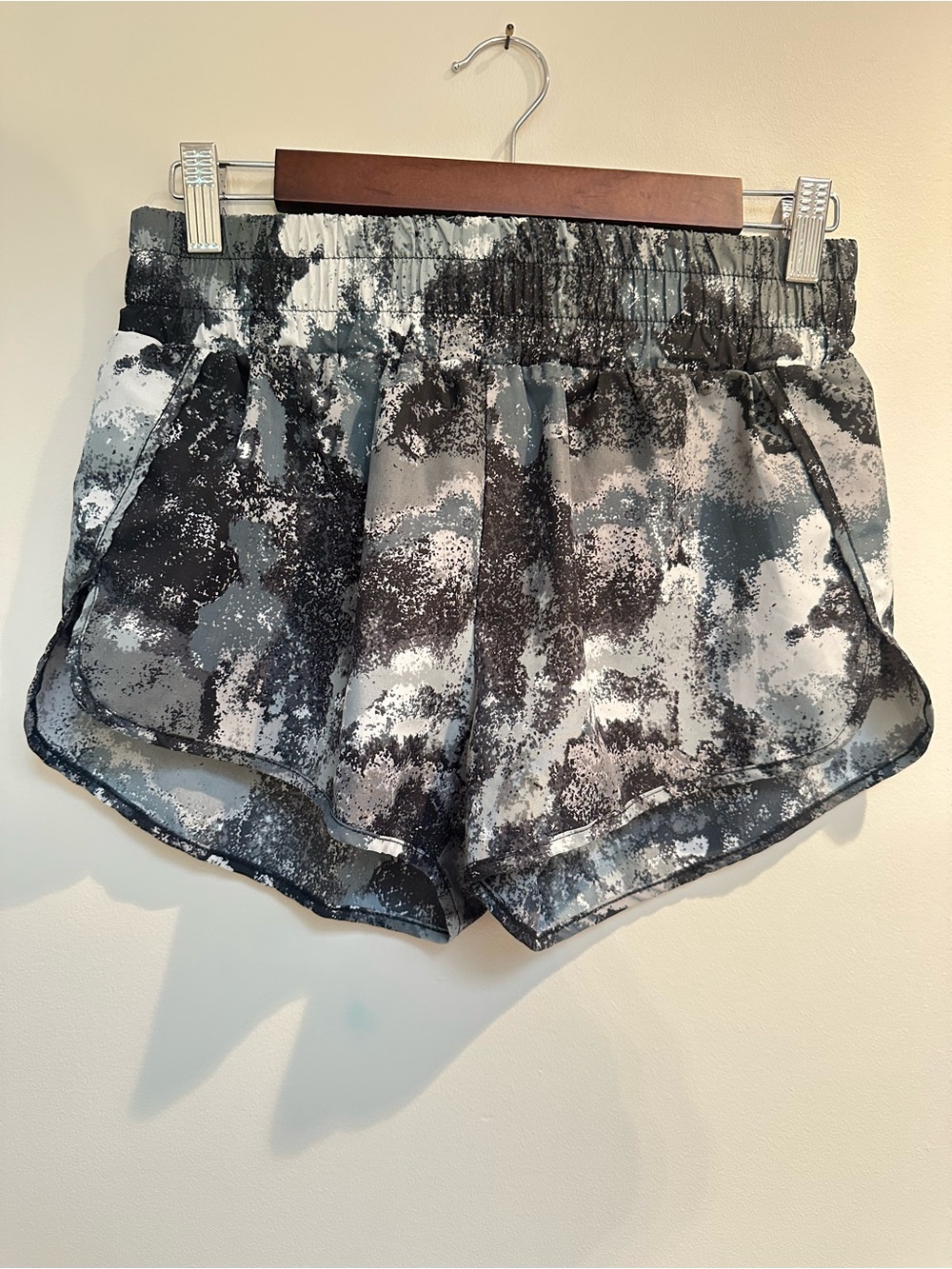 Fornia Athletic Shorts‎ Women’s Small Black Gray White Print Elastic Waist